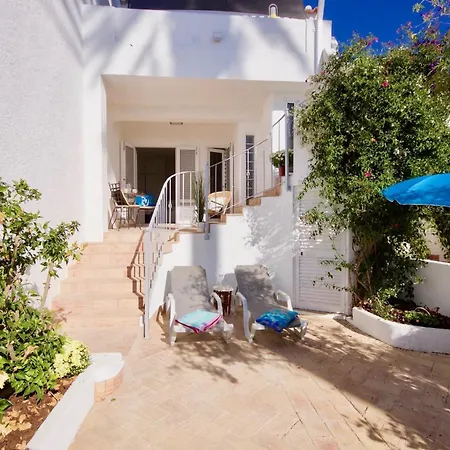 Townhouse Near The Sea With Plenty Of Sunlight Casa de Férias