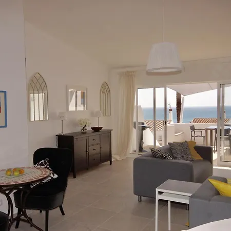 Townhouse Near The Sea With Plenty Of Sunlight 펜션 Senhora da Luz