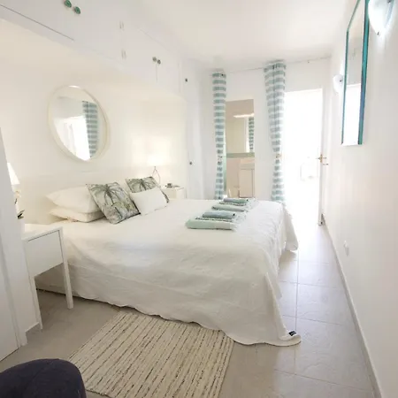 Townhouse Near The Sea With Plenty Of Sunlight Casa de Férias Luz
